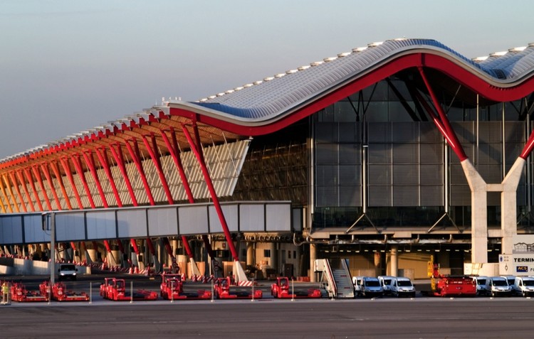 Madrid terminal 4 exterior